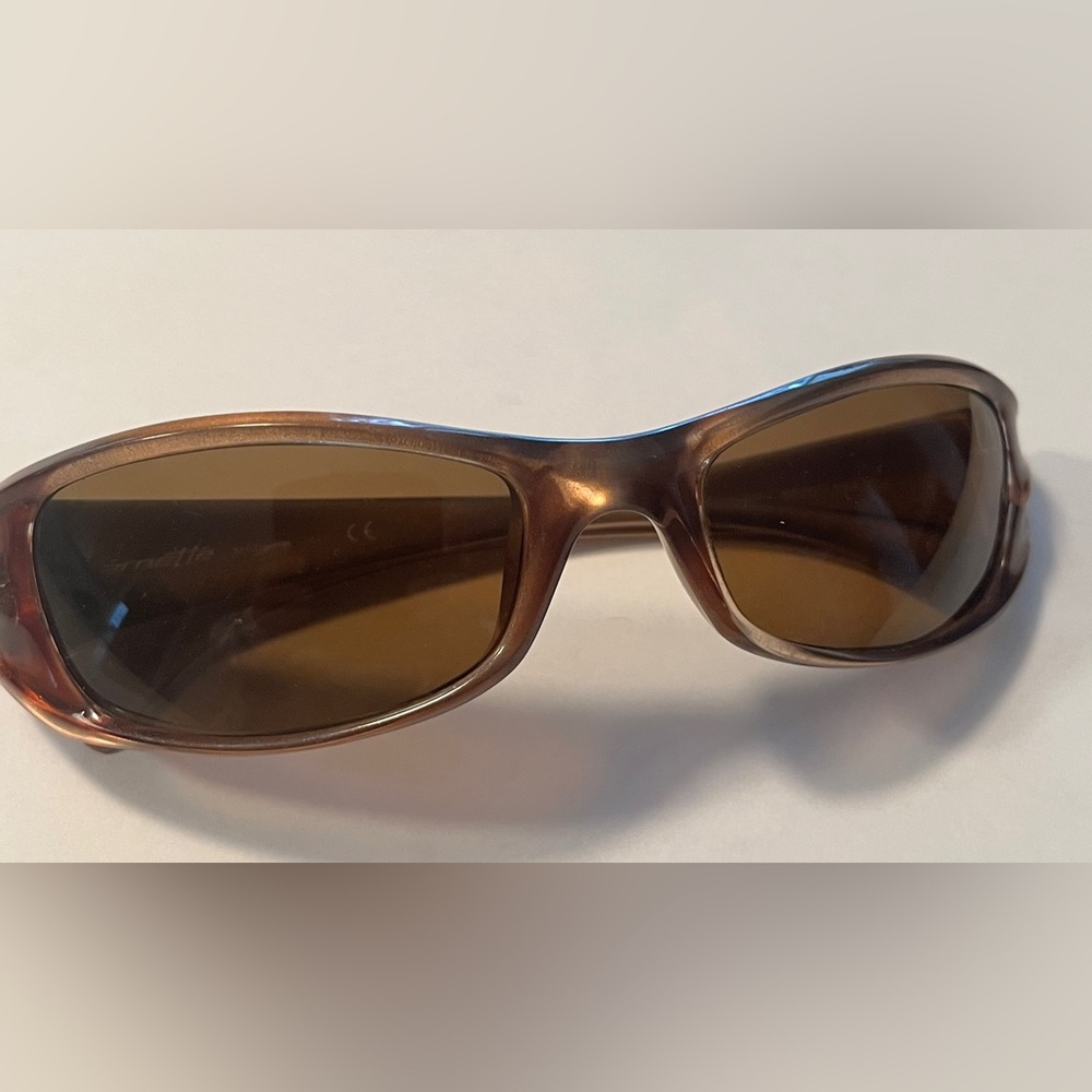 Vintage Arnette Stance champagne/Tan wraparound Sunglasses